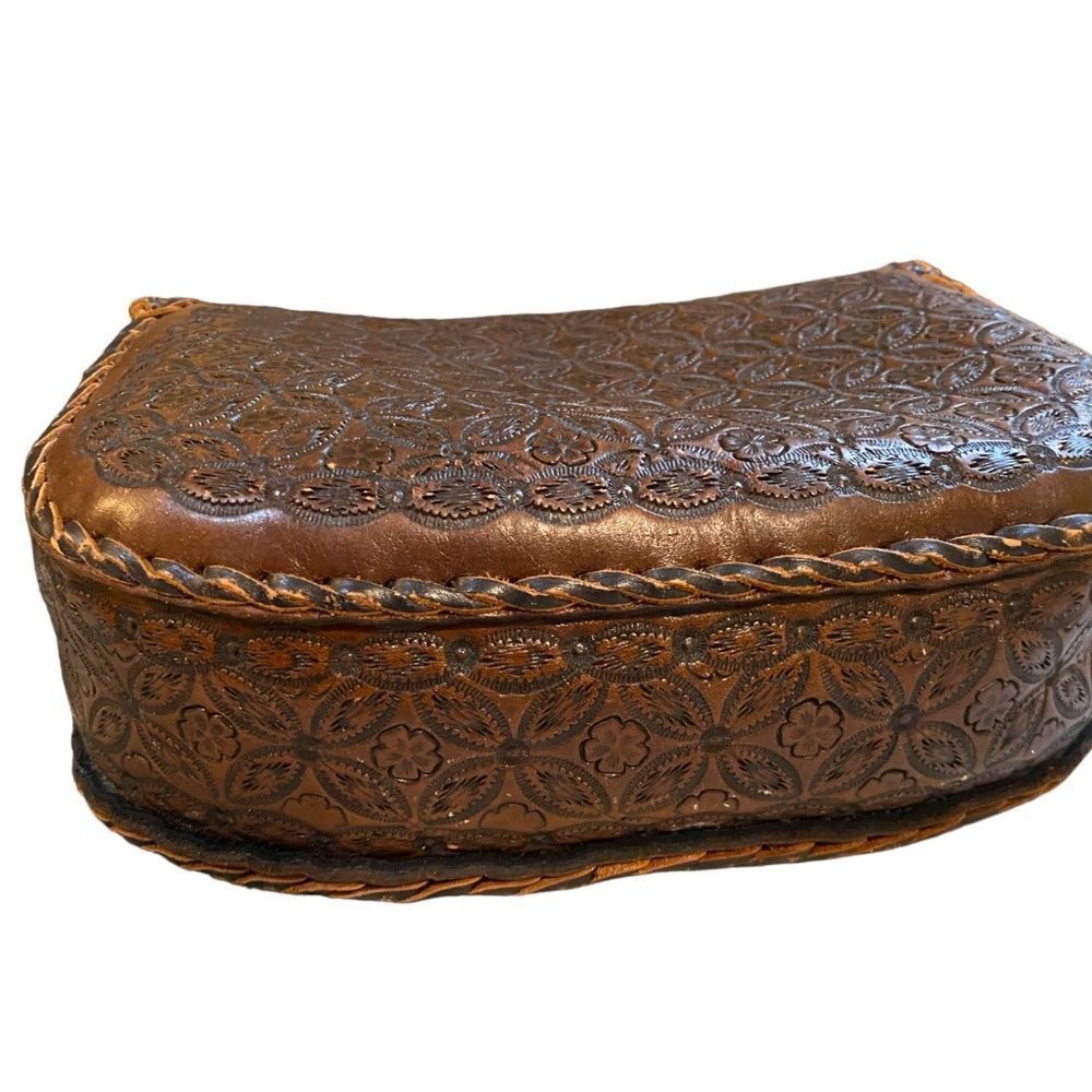 Engraved Genuine Leather Handmade Purse Made in Mexico - Picture 7 of 12
